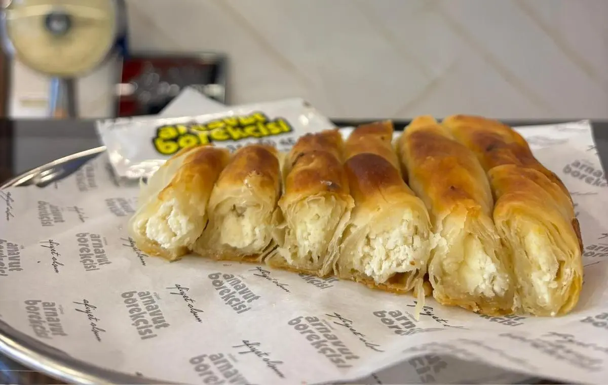 Peynirli Kol Böreği